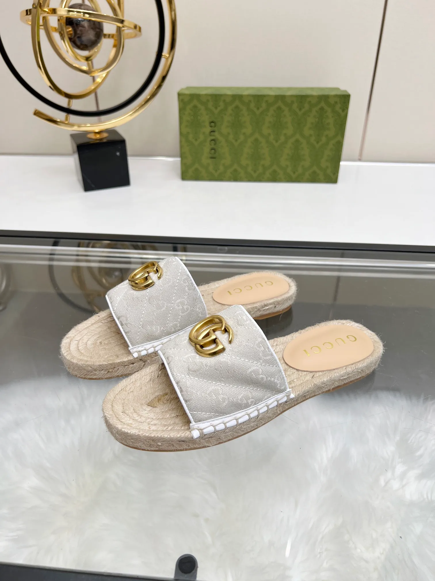 👟👟Ex-factory price 320👟👟 Gucci slippers fisherman shoes new color Injection molded one-piece straw bottom, high-end quality Fabric: Double G imported fabric Lining: sheepskin lining Code number: 35~42 Fabric styles include apricot, floral, pink, black, blue, burgundy, champagne, green, orange, cyan, starry sky, more than 30 colors to choose from, many colors to be updated in the future ,,,,,,,,